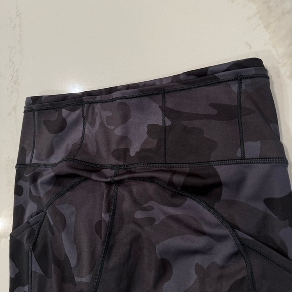 Lululemon Fast & Free High Rise Crop Leggings Women’s 6 Gray Camo Reflective Gym - Picture 7 of 9